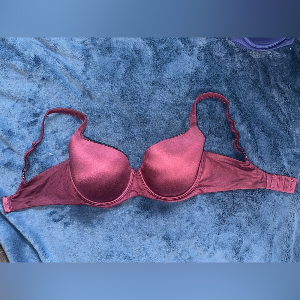 Victoria’s Secret Body By Victoria Lined Demi Maroon Bra Size 32DDD